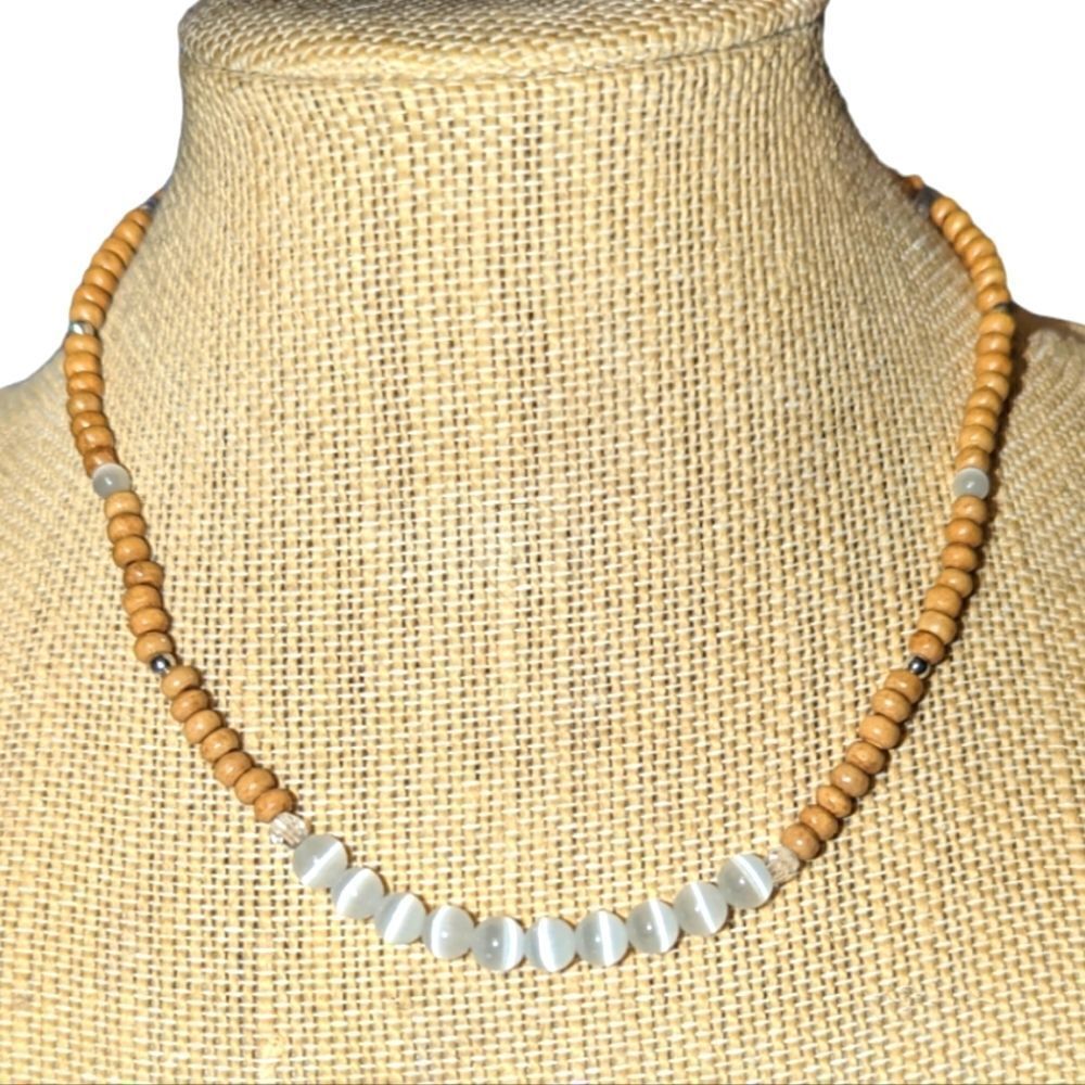 Vintage clear and wooden beaded necklace choker